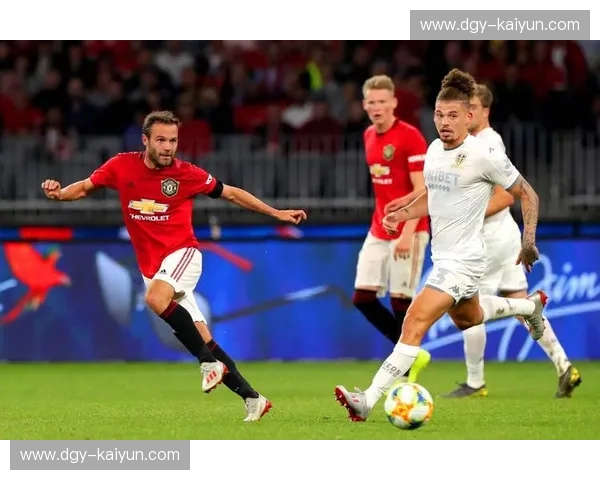 曼城vs热刺：英超食物链的巅峰对决，是蓝月横扫还是白百合逆袭？